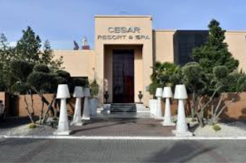 塞萨尔Spa度假酒店 马拉喀什 外观 照片 The entrance of the spa