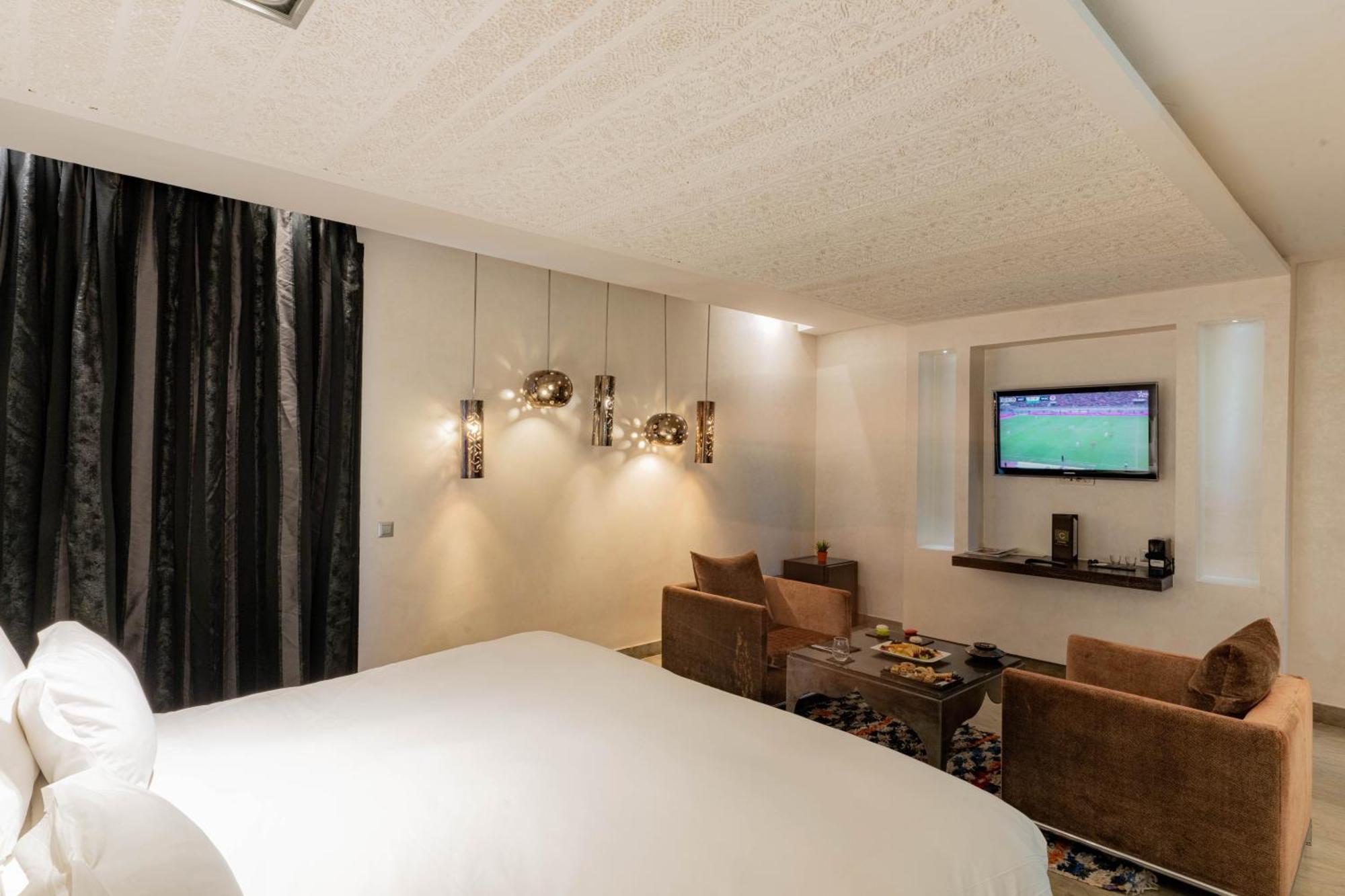 塞萨尔Spa度假酒店 马拉喀什 外观 照片 A suite at the hotel