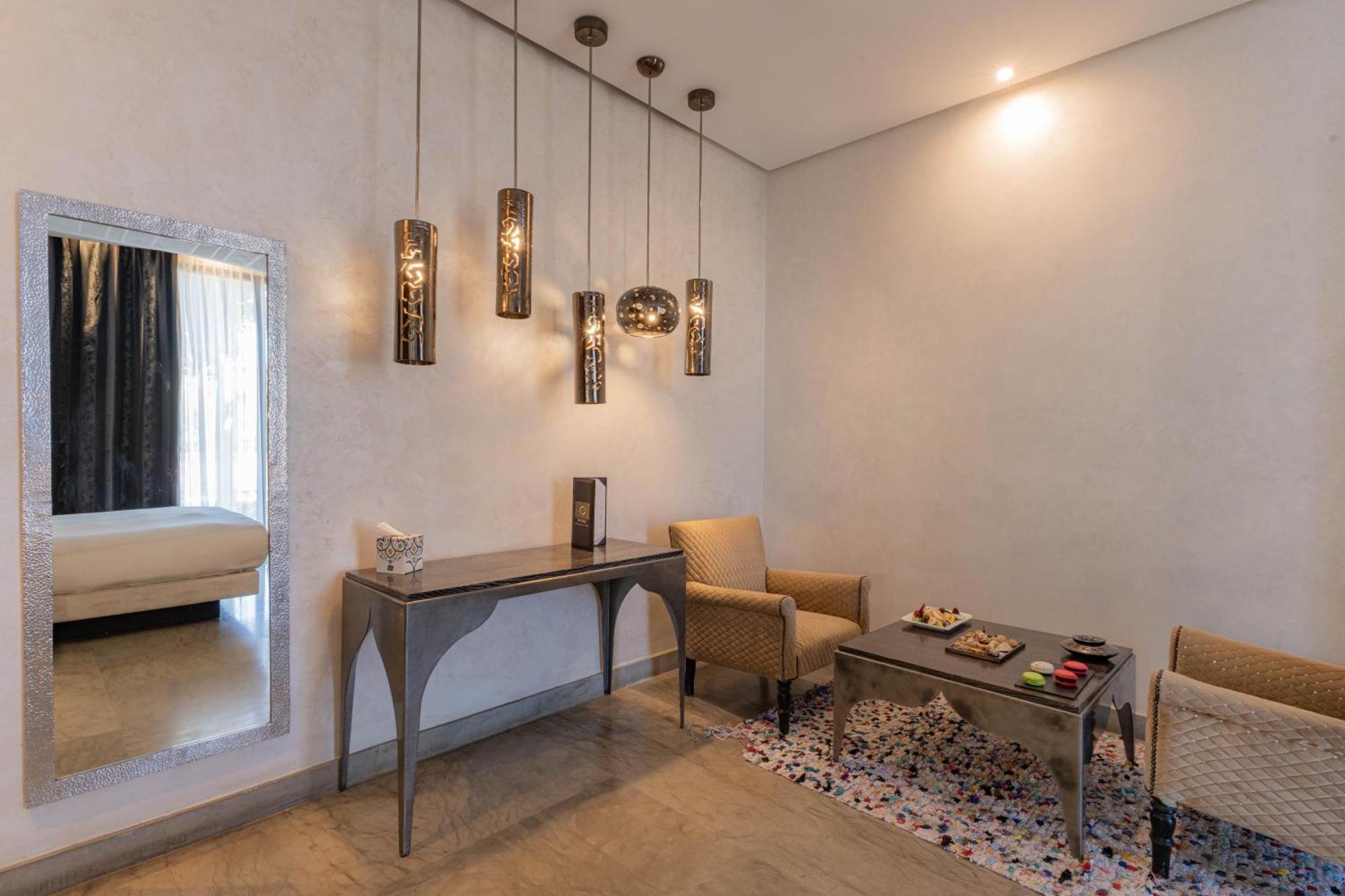 塞萨尔Spa度假酒店 马拉喀什 外观 照片 A suite at the hotel