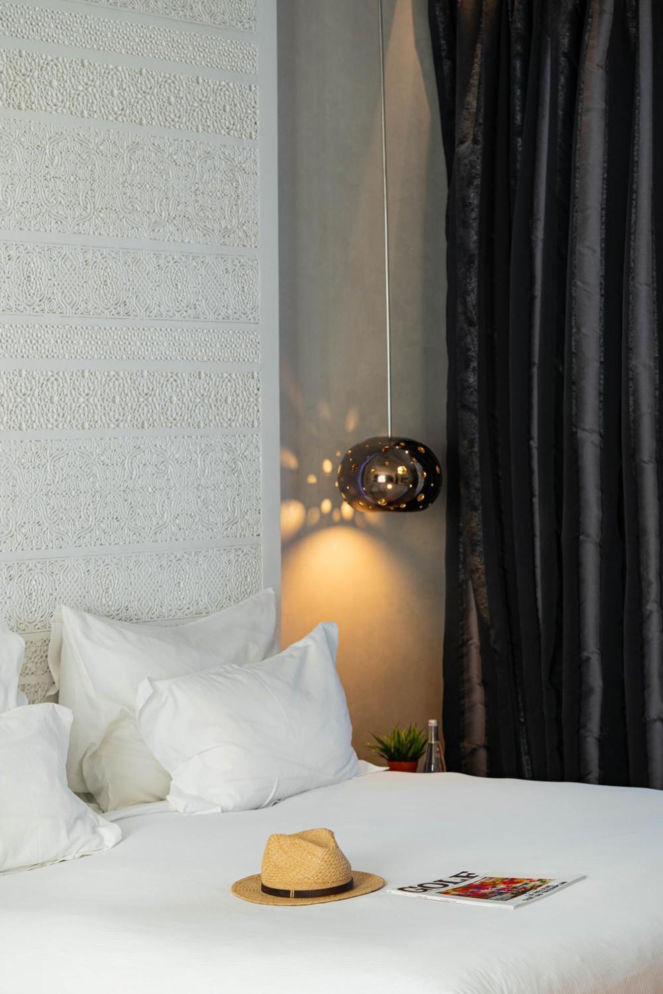 塞萨尔Spa度假酒店 马拉喀什 外观 照片 A pendant light